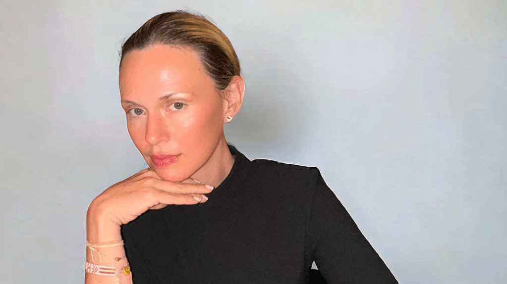 Hilde Lynn Helphenstein, the artist and satirist known as Jerry Gogosian, in a thoughtful portrait — June 2026 obituary feature